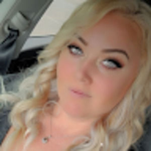 Meet your Posher, Larissa